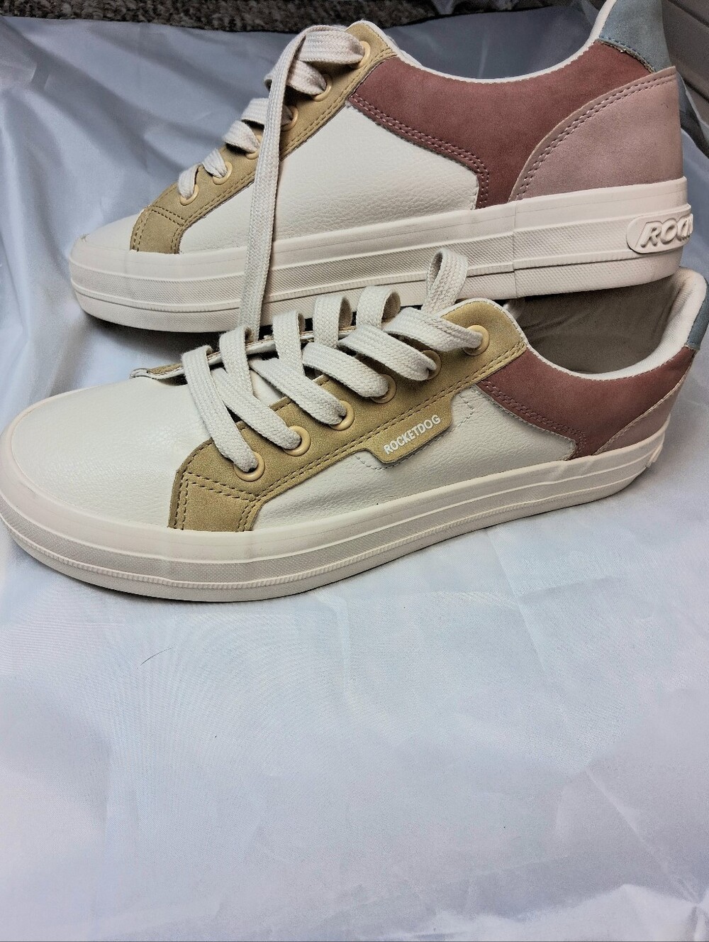 Rocket Dog Women's Cheery Colorblocked Platform Sneakers